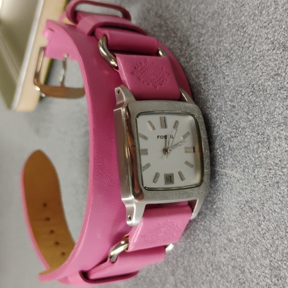 Vintage Pink Fossil Watch - Picture 4 of 8